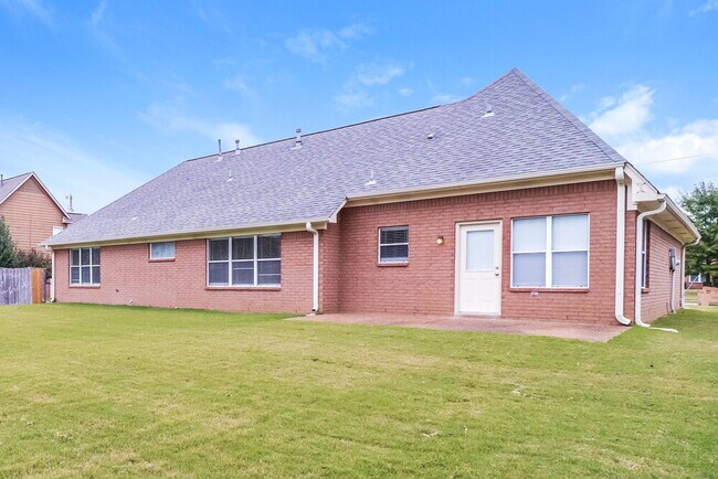 Building Photo - 6411 Braybourne Pl