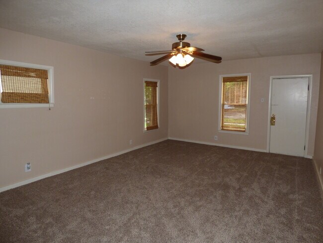 Building Photo - $0 DEPOSIT OPTION! CHARMING EDGEWATER 3 BED/2BATH HOME 3 BLOCKS FROM SLOAN'S LAKE
