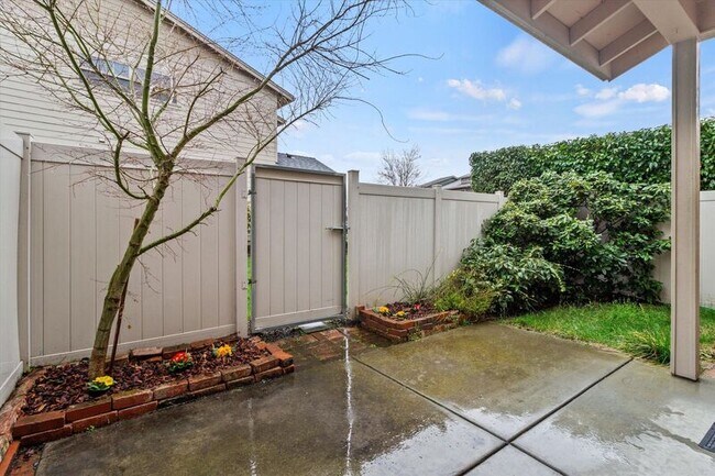 Building Photo - 3126 Alameda St