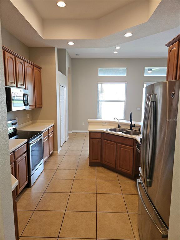 Building Photo - 2010 Tarragon Ln