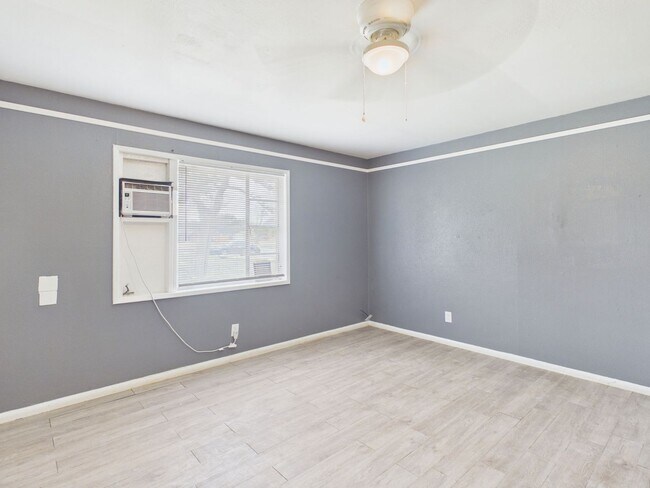 Building Photo - 2711 Duncan Dr