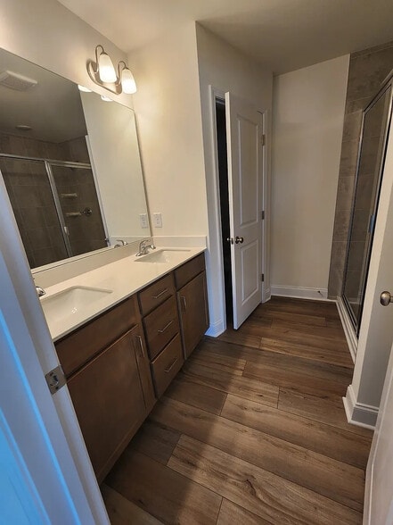 Building Photo - Room in Townhome on Caddis Bnd