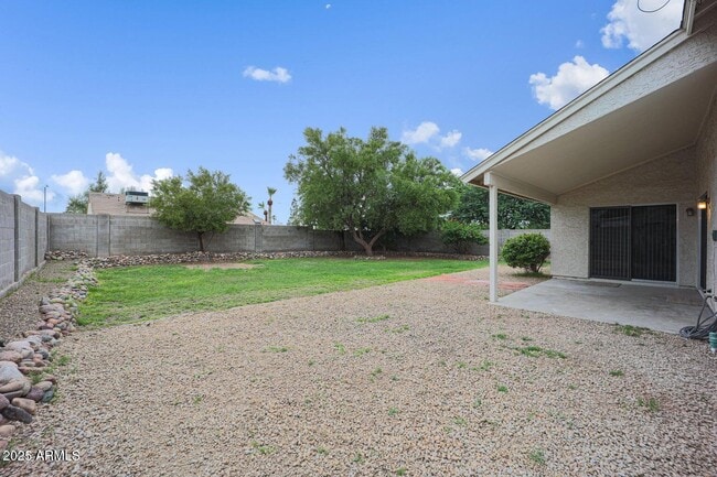 Building Photo - 1007 E Oraibi Dr