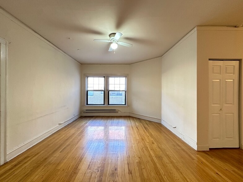 Building Photo - 1322 Oak Ave