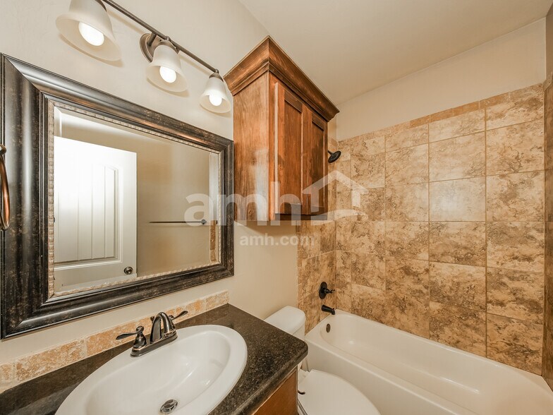 Building Photo - 8809 SW 46th St