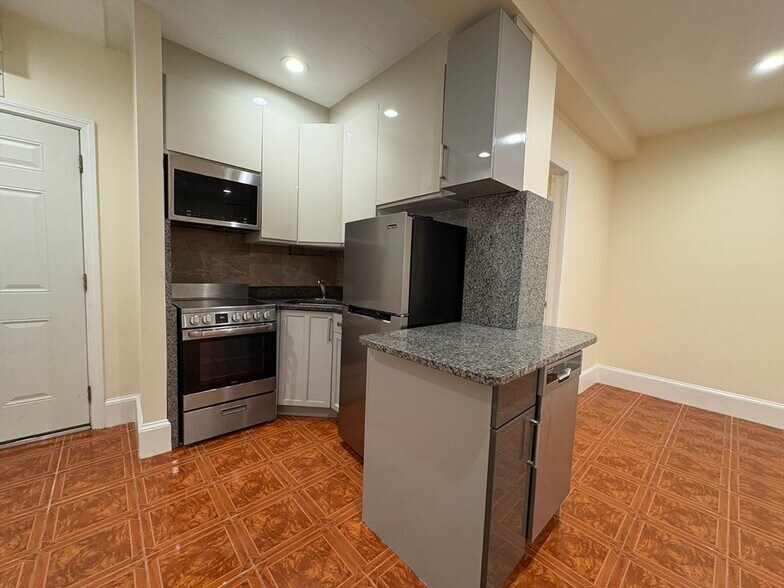 *Pictures are representative samples of the advertised unit. In some cases, the actual units you tou - 82 Babcock St