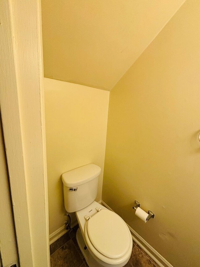 Building Photo - 208 Pheasant Run Dr