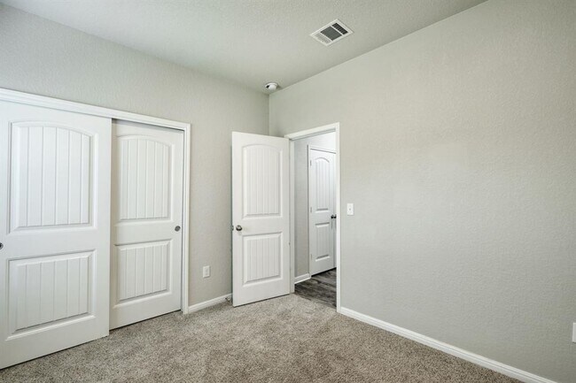 Building Photo - 117 Kramer St