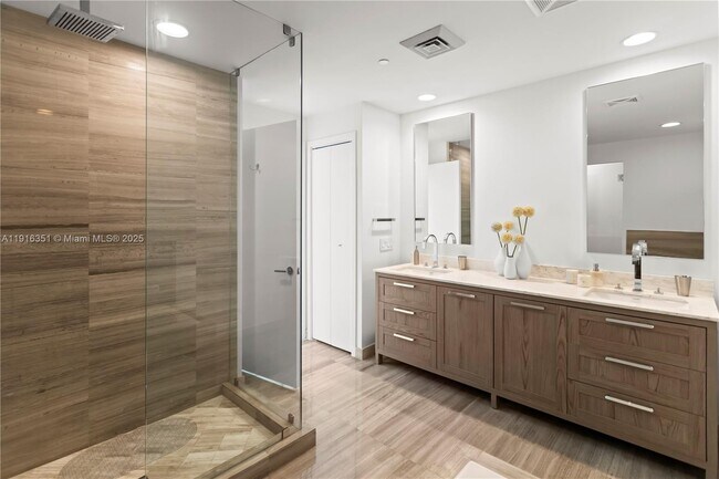 Building Photo - 350 Ocean Dr