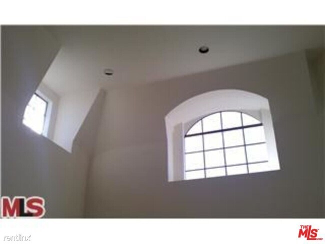 Building Photo - 10620 Eastborne Ave