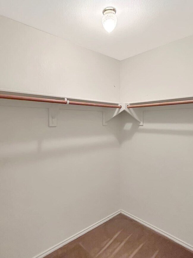 Building Photo - Spacious 5-Bedroom Retreat with Oversized Primary Suite in Converse