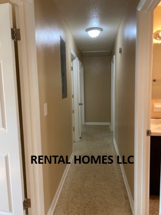 Building Photo - Four Bedroom Home, Walking Distance to New Sun Rail, City Hall & Lake Mary Elementary