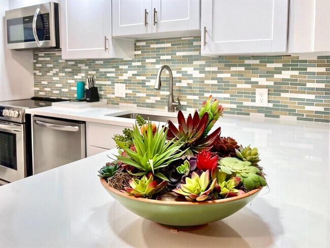 Building Photo - 3010 N Course Dr