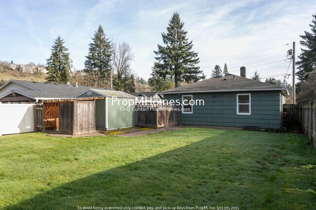 Building Photo - Cozy Two Bedroom Home in Willamette on a Massive Lot!