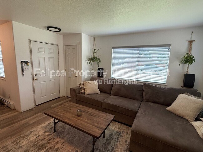 Building Photo - 464 Tara Dr