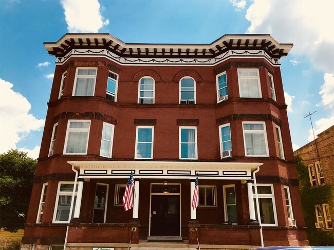 Building Photo - 271 Douglas Ave