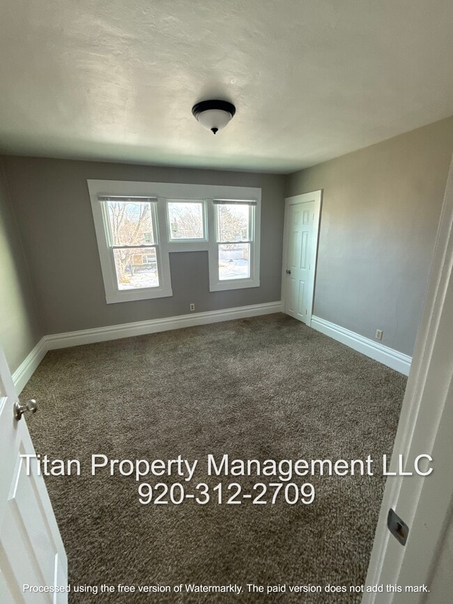 Building Photo - 19 E Murdock Ave