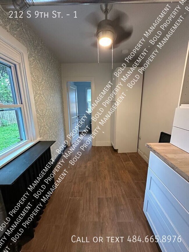 Building Photo - 212 S 9th St