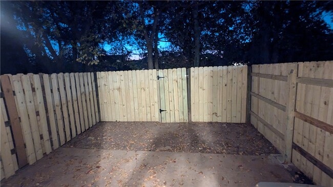 Building Photo - 687 N Betty Jo Dr