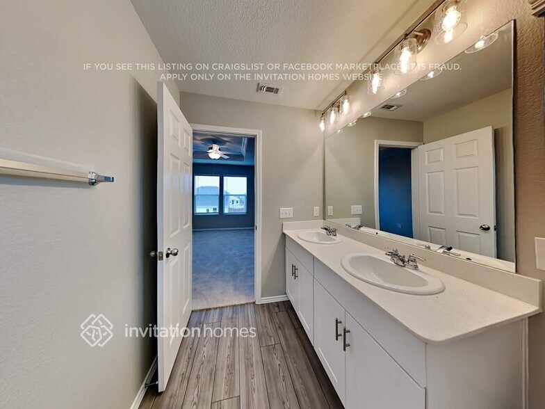 Building Photo - 2021 Pleasant Knoll Cir