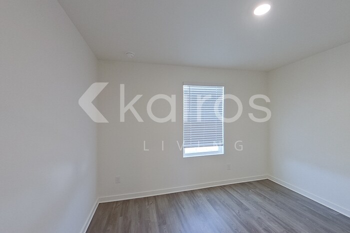 Building Photo - 145 George Oxford Dr