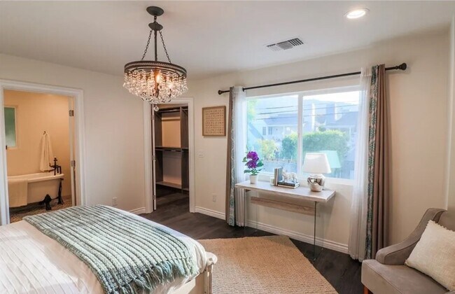 Building Photo - 3815 Laurel Canyon Blvd