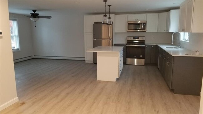 Building Photo - 8 Deluca St