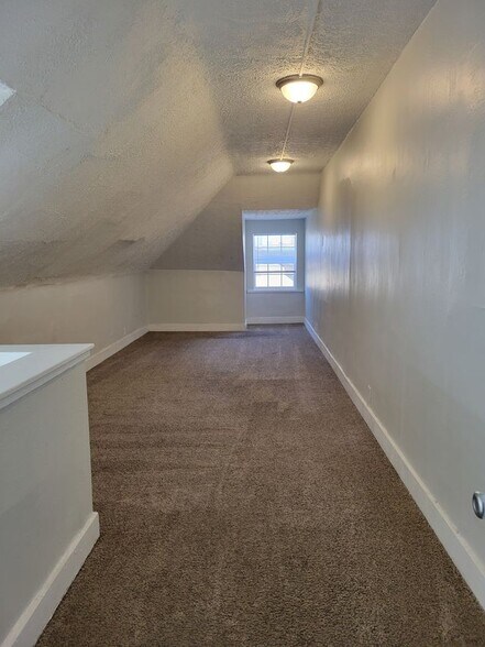 Building Photo - 264 Miller Ave