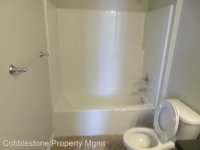 Building Photo - 1852 N Madderlake Ave