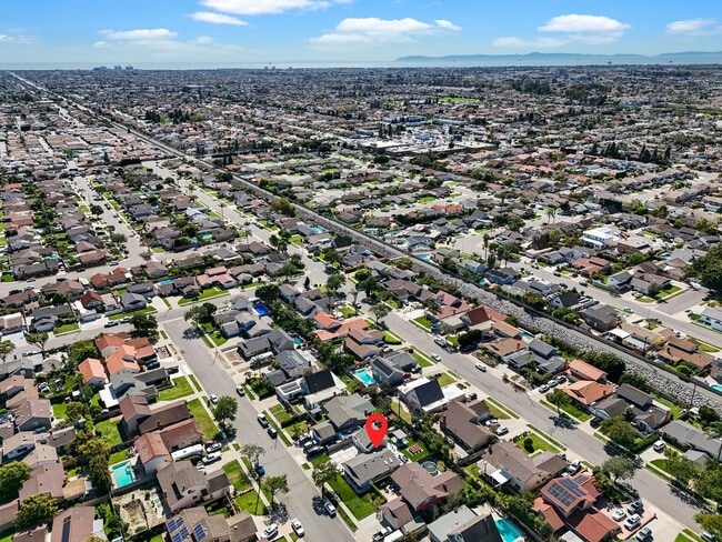 Building Photo - Modern Indoor / Outdoor Living with Resort-Style Yard & Bonus Suite
