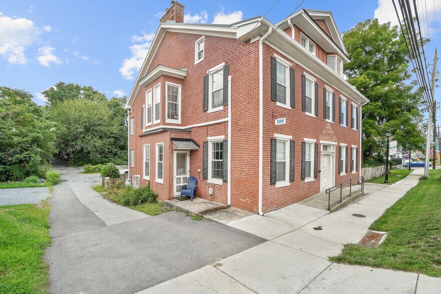 Building Photo - 308 W Main St