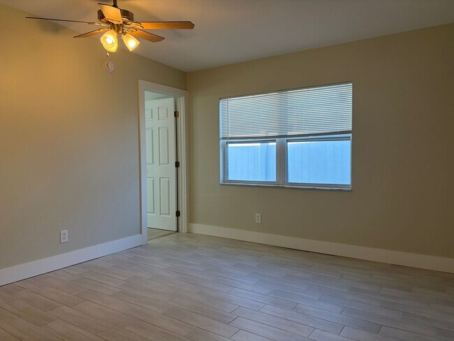 Building Photo - Freshly North St Pete 4 Bedroom Home