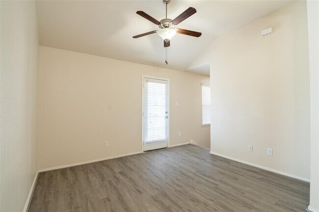 Building Photo - 13546 Smith Lake Ln