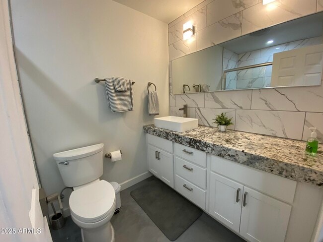 Building Photo - 8524 E Wilshire Dr
