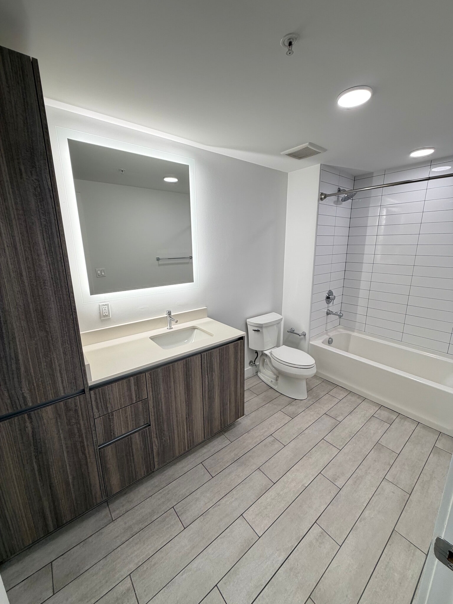 Building Photo - 237 NE 33rd St