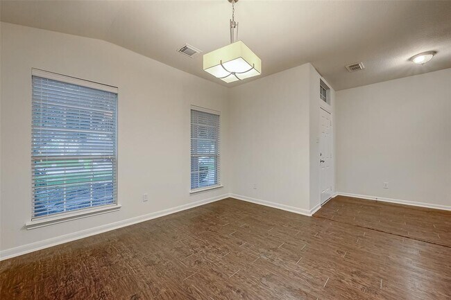 Building Photo - 1222 Hemple Dr
