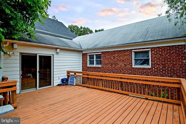 Building Photo - 6246 22nd Rd N