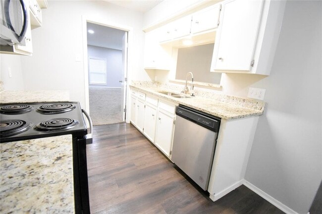 Building Photo - 4603 Meadowood Dr