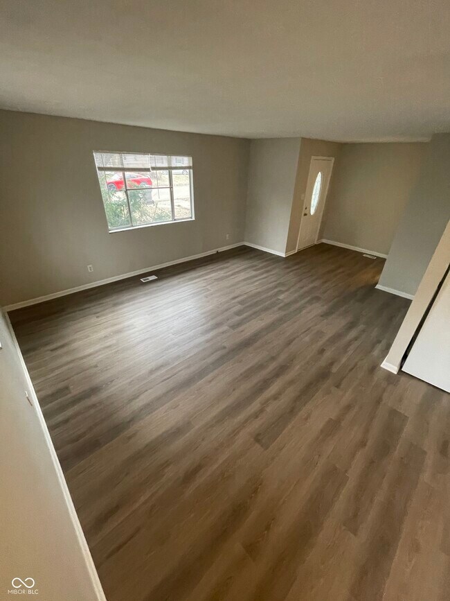 Building Photo - 2948 Roberta Dr