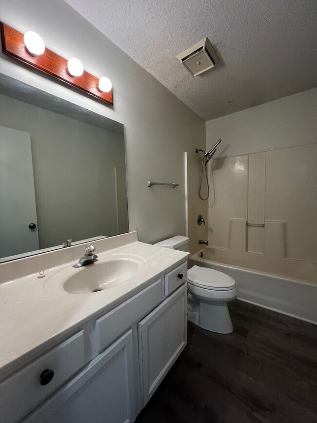 Building Photo - 2500-2502 Hollyhock Dr