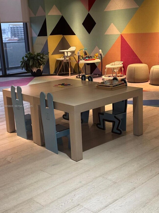 Building Photo - 121 NE 34th St