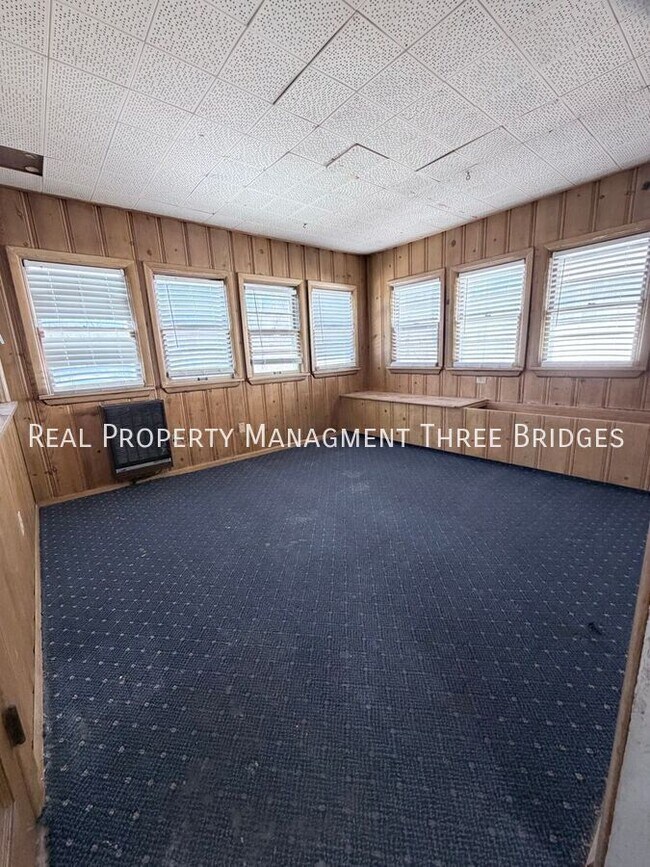 Building Photo - 35 S Barat Ave