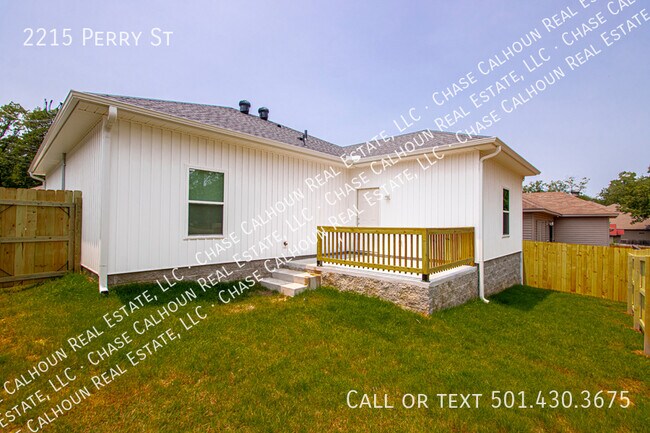 Building Photo - 2215 Perry St