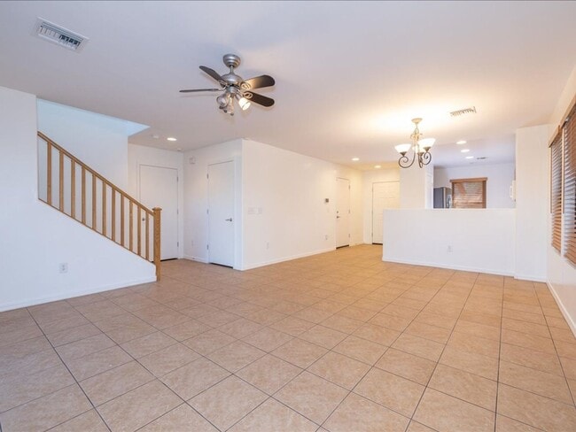 Building Photo - 3 Bedroom 2.5 Bath