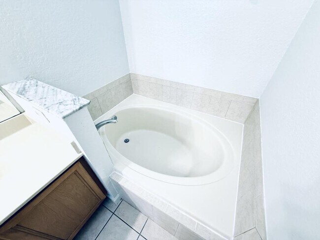 Building Photo - 2983 Ashland Ln S