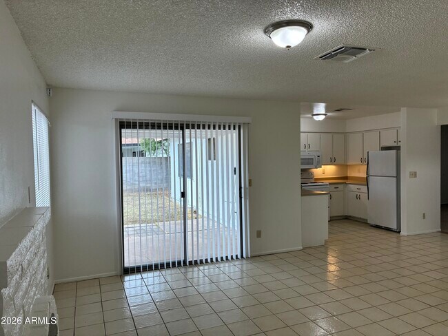 Building Photo - 4831 W Juniper Ave