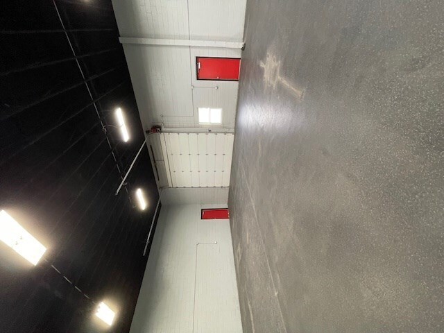 Building Photo - 625 E 52nd St