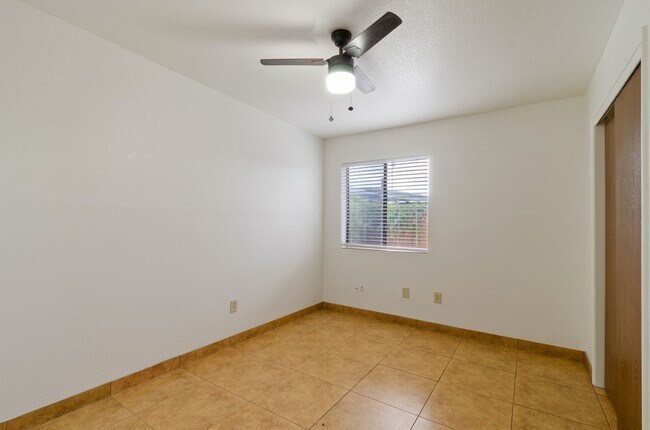 Building Photo - Private and Charming 2 Bed 1 Bath house
