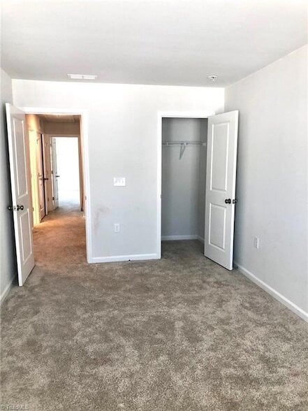 Building Photo - 825 Falls Grove Trl