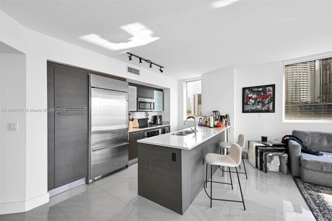 Building Photo - 500 Brickell Ave